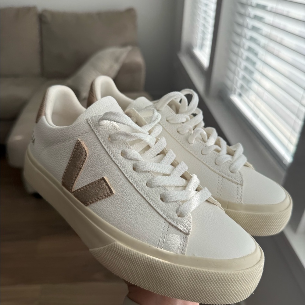 Woman’s Veja sneakers